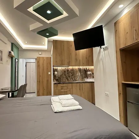 Luxury Semi Basement Apartment With Terrace Athens Exterior photo