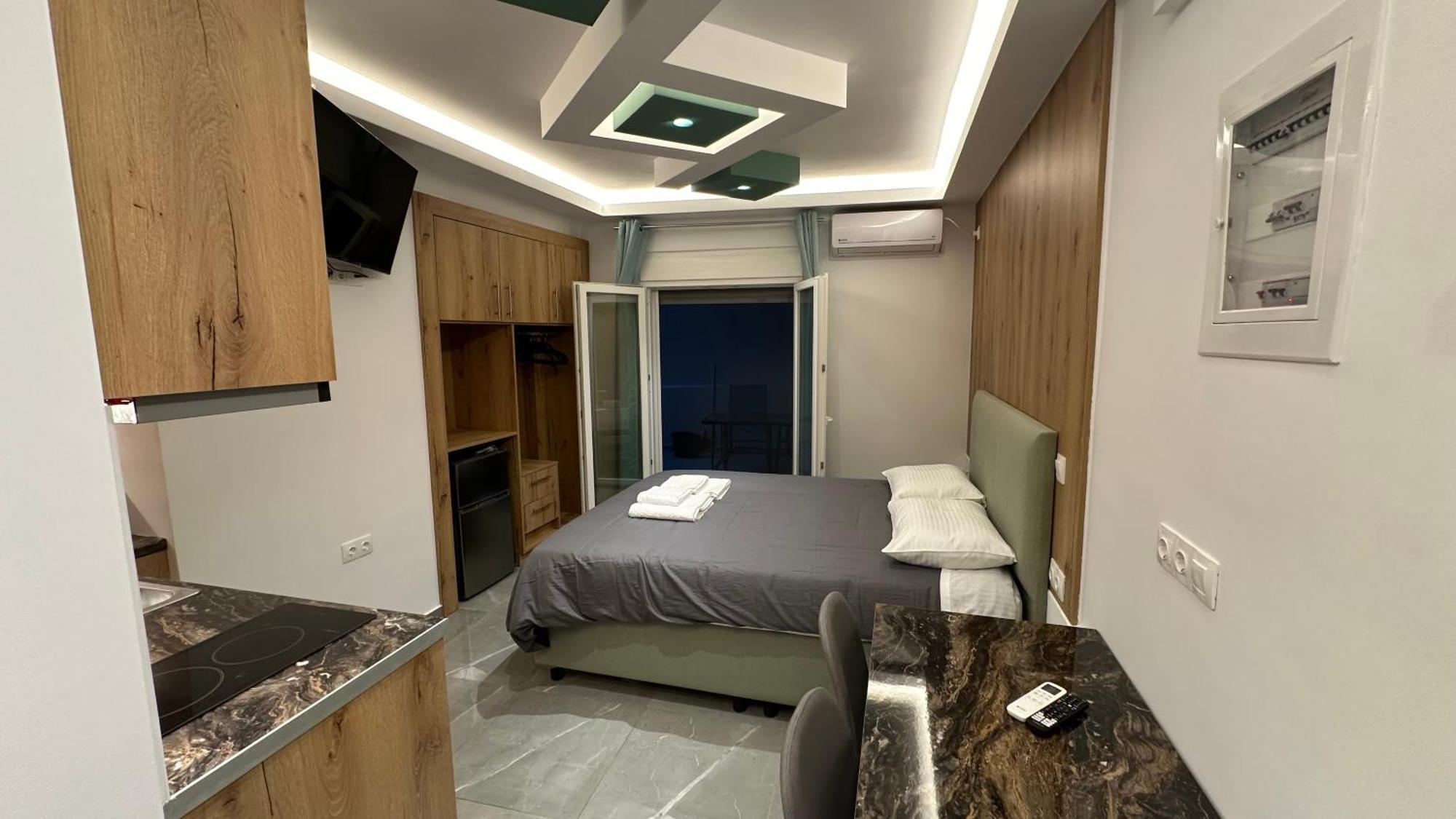 Apartment Luxury Semi Basement With Terrace